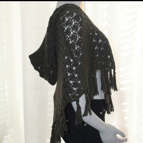 Bad ass Knit Poncho with hood - Picture 1 of 4